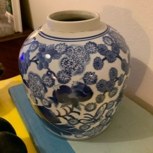 Vintage Seymour Mann “China Blue” Fine Porcelain Blue White Chinoiserie Vase